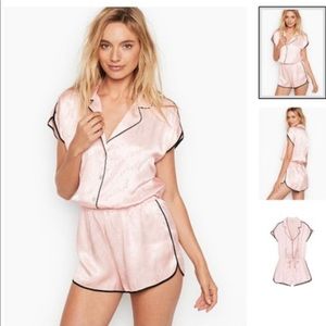 Victoria’s Secret Pink Pajama Romper B8/9